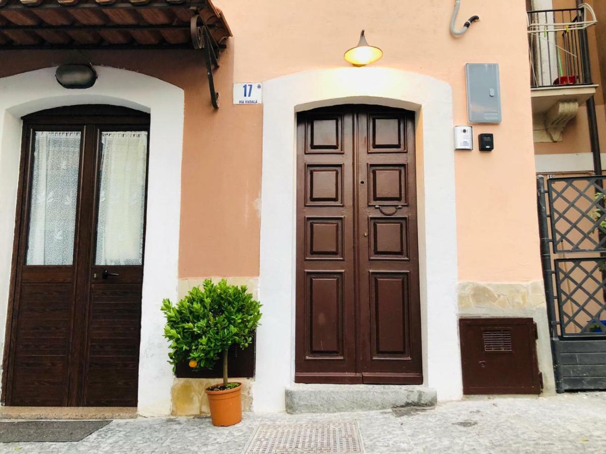Вилла U Peri Alivu House Катания Экстерьер фото